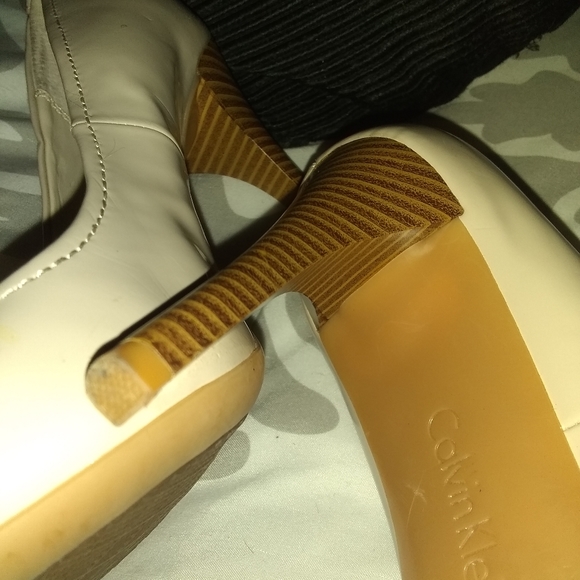 LIKE NEW Calvin Klein size 7 - Picture 6 of 9